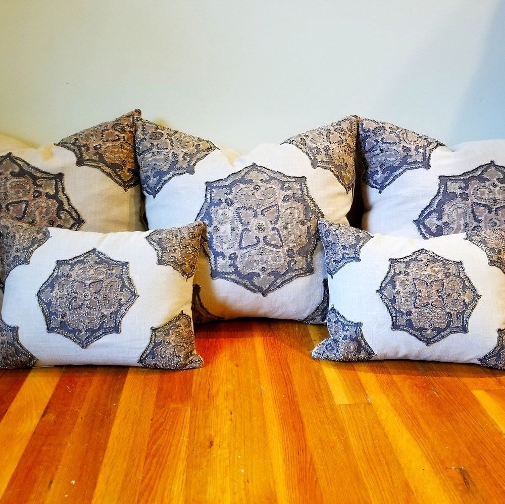 Kim Seybert Living Down filled throw pillows - Picture 1 of 7